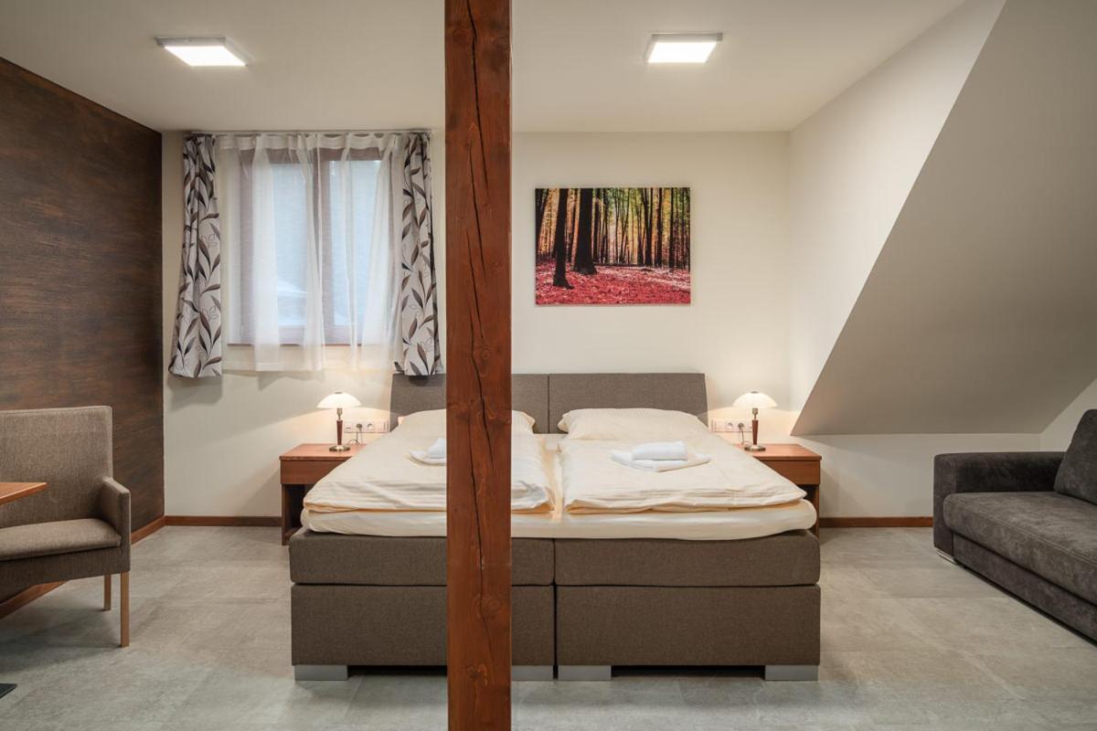 Wellness Hotel Ondrasuv Dvur Bila  Buitenkant foto