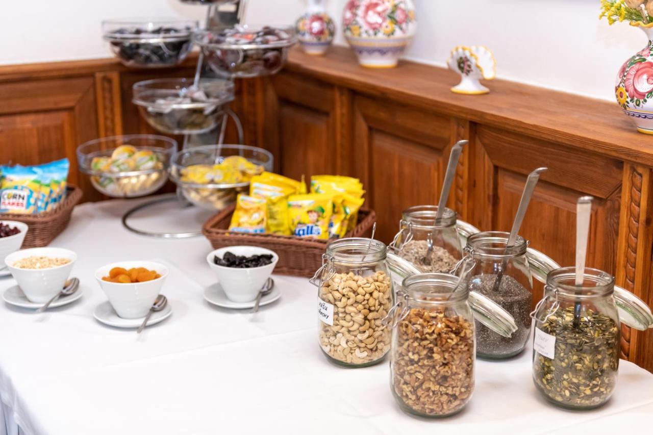 Wellness Hotel Ondrasuv Dvur Bila  Buitenkant foto