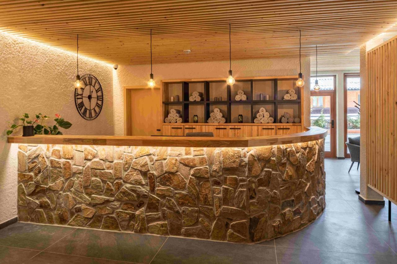 Wellness Hotel Ondrasuv Dvur Bila  Buitenkant foto
