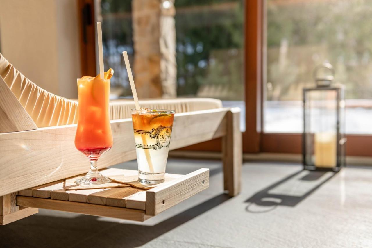 Wellness Hotel Ondrasuv Dvur Bila  Buitenkant foto