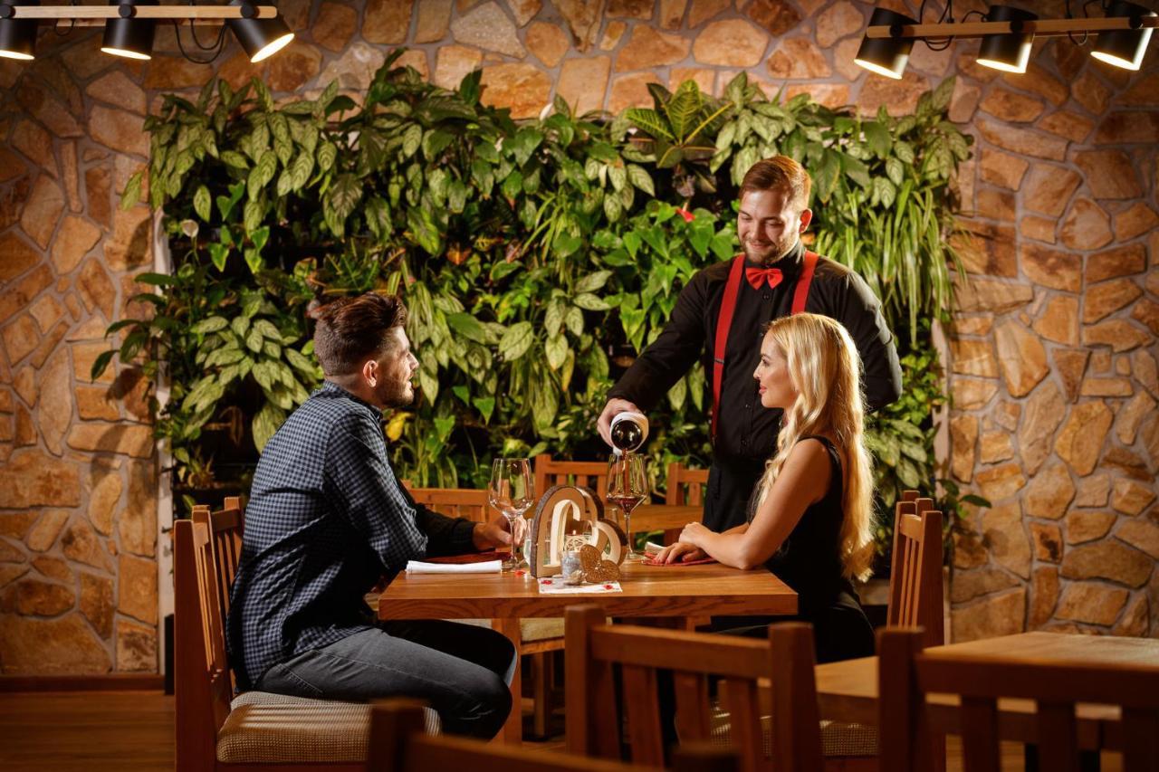 Wellness Hotel Ondrasuv Dvur Bila  Buitenkant foto