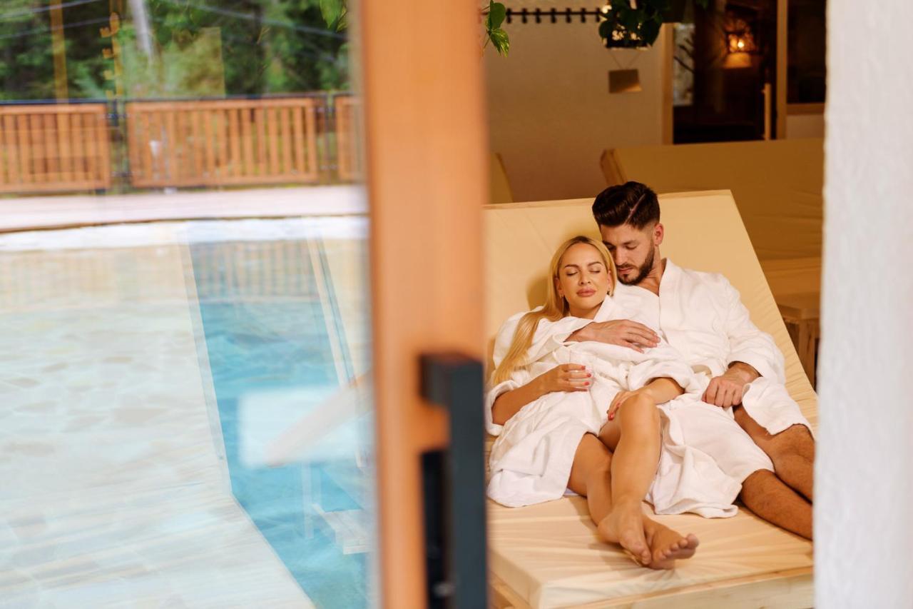 Wellness Hotel Ondrasuv Dvur Bila  Buitenkant foto