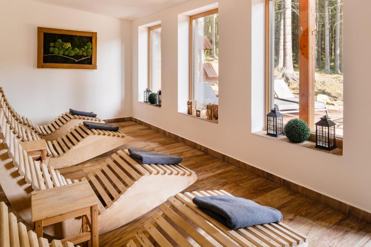 Wellness Hotel Ondrasuv Dvur Bila  Buitenkant foto