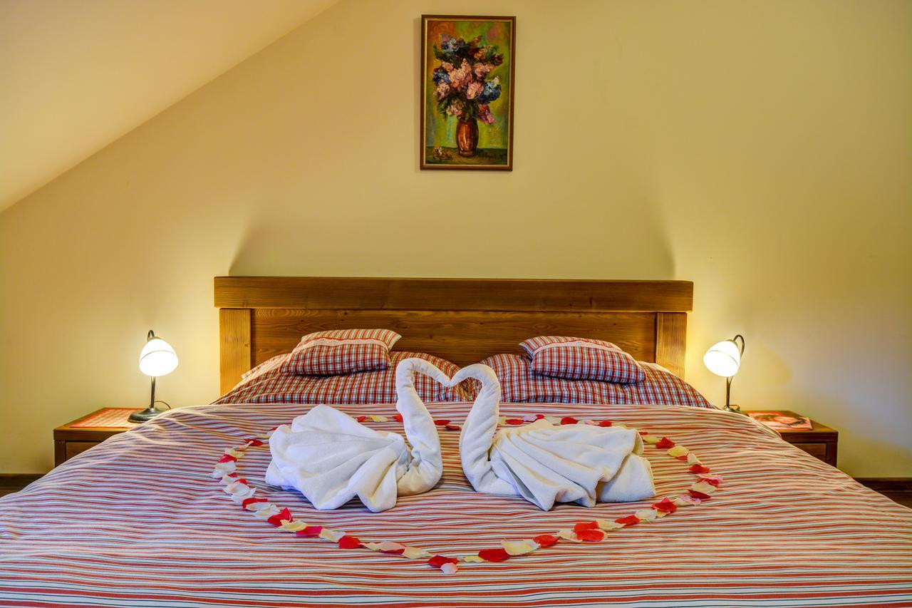 Wellness Hotel Ondrasuv Dvur Bila  Buitenkant foto