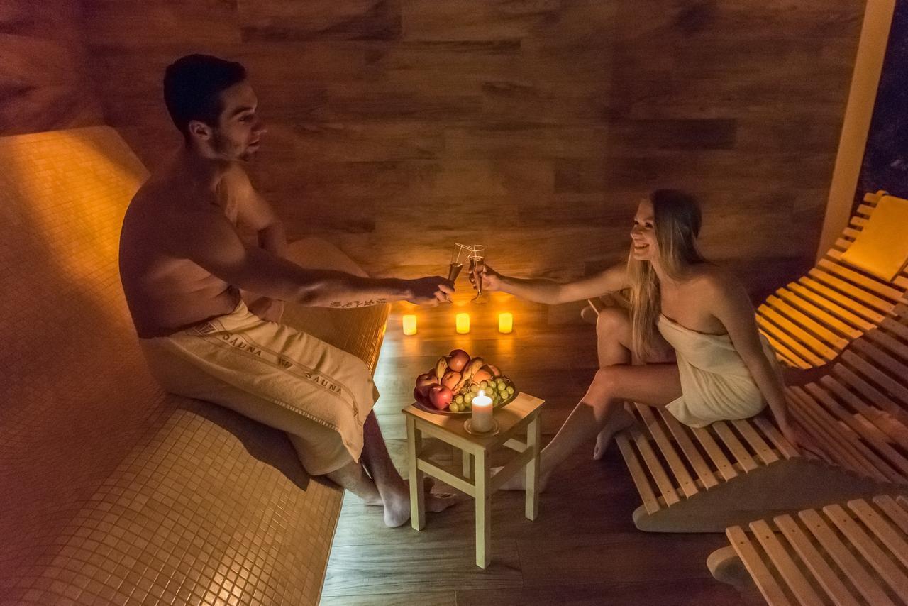 Wellness Hotel Ondrasuv Dvur Bila  Buitenkant foto